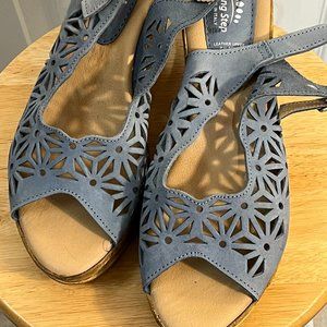 Leather wedges in blue- grey